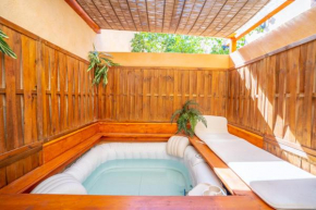 Ginepro - Villanova - Cortile con SPA in centro